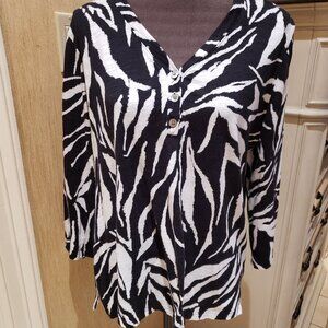 Chico's Black & White  Abstract Print Shirt  - New without Tags - Sz 2